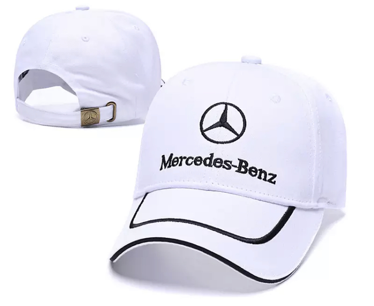 Teamová kšiltovka v bílé barvě s logem Mercedes