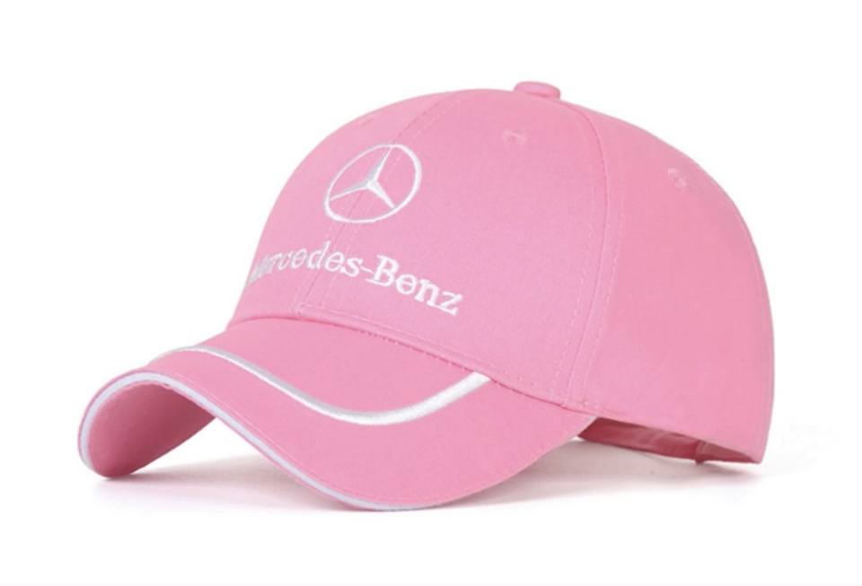 Růžová kšiltovka s logem známé značky Mercedes Benz