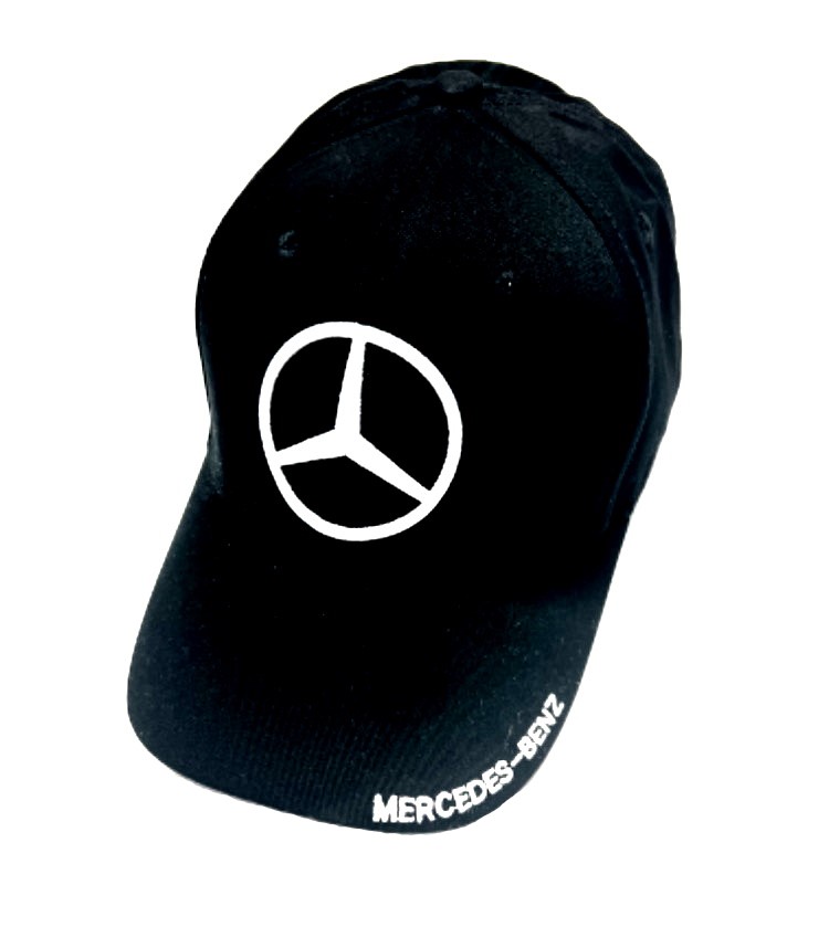 Černá kšiltovka s logem na kšiltu Mercedes Benz